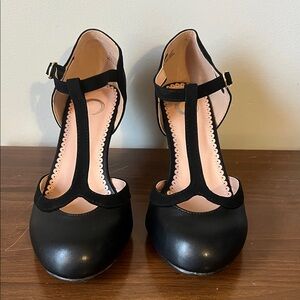 Journee Collection Women's Shoes. Black, size 8. Brand new, never worn.